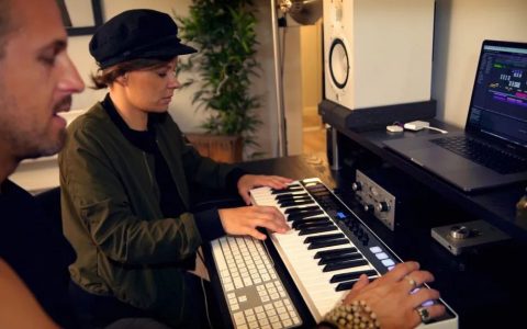 IK Multimedia iRig Keys I/O 一款带内置专业声卡的MIDI键盘